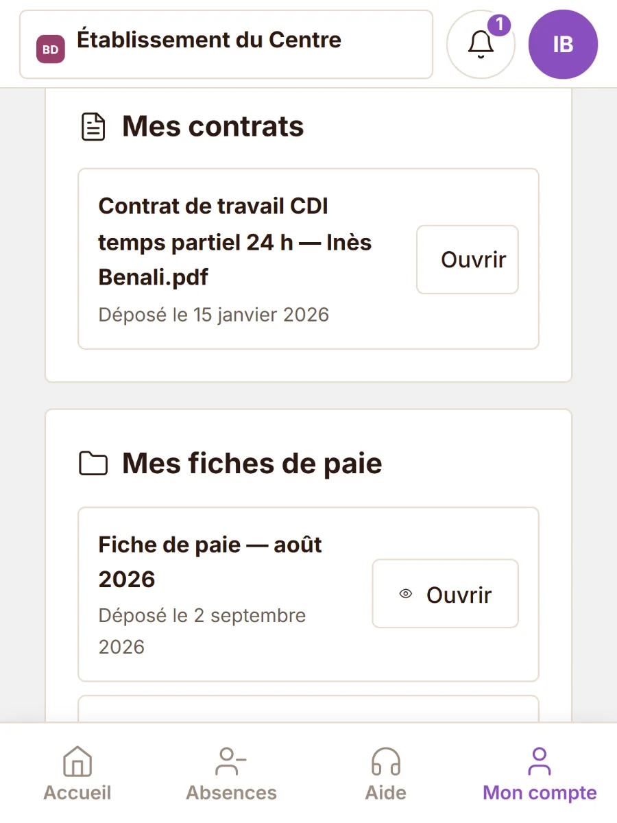 Les documents d’une salariée sur son téléphone : son contrat et ses fiches de paie